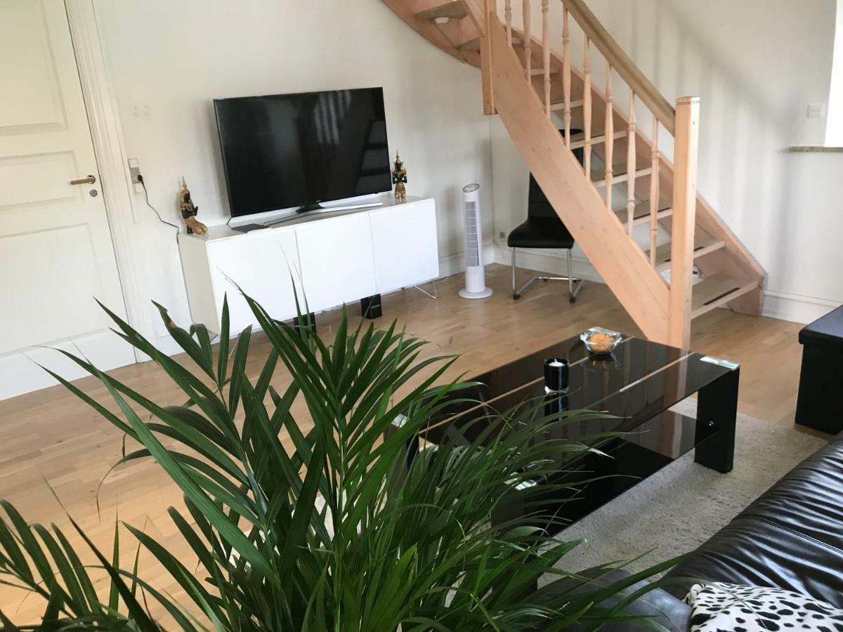 Centralt I Gentofte I 2 Plan, Ved S-Tog Og Busser エクステリア 写真