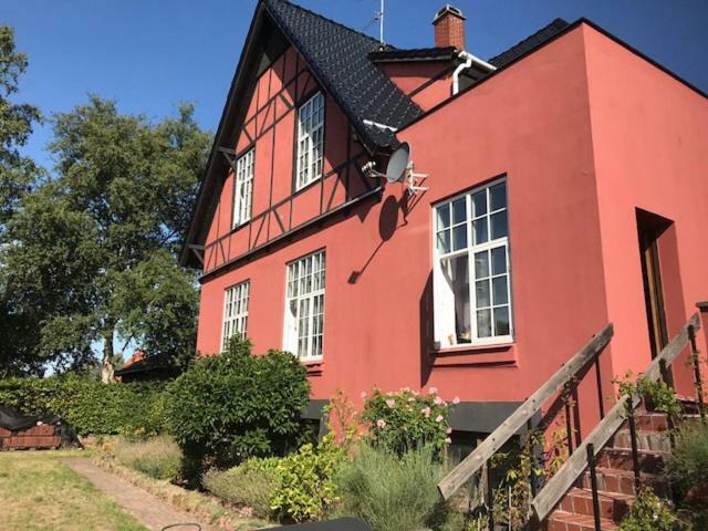 Centralt I Gentofte I 2 Plan, Ved S-Tog Og Busser エクステリア 写真
