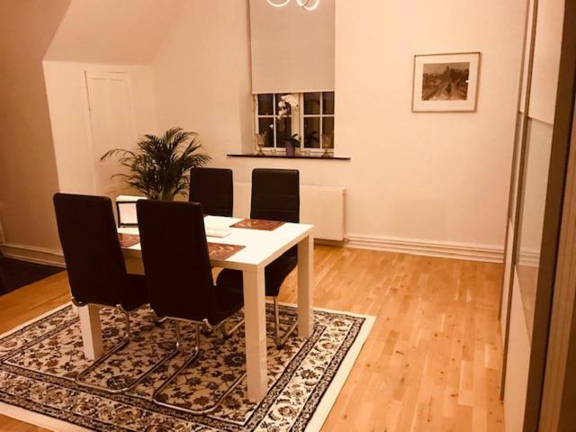 Centralt I Gentofte I 2 Plan, Ved S-Tog Og Busser エクステリア 写真