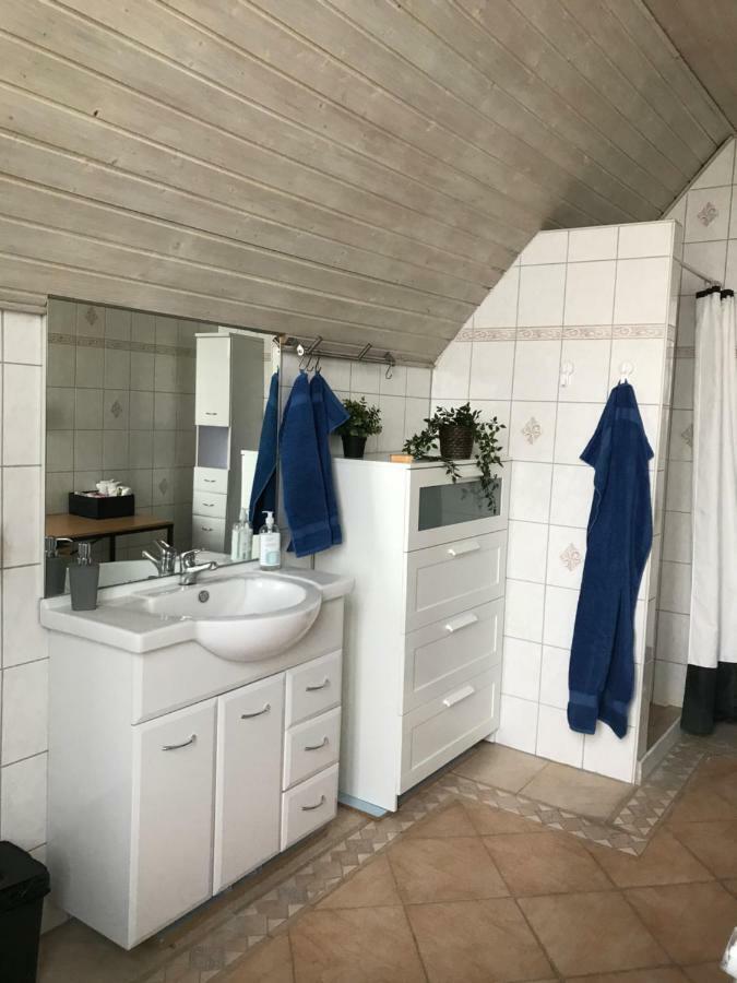 Centralt I Gentofte I 2 Plan, Ved S-Tog Og Busser エクステリア 写真
