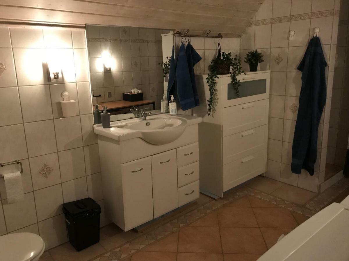 Centralt I Gentofte I 2 Plan, Ved S-Tog Og Busser エクステリア 写真