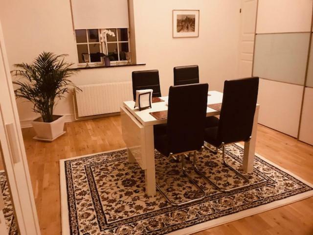 Centralt I Gentofte I 2 Plan, Ved S-Tog Og Busser エクステリア 写真