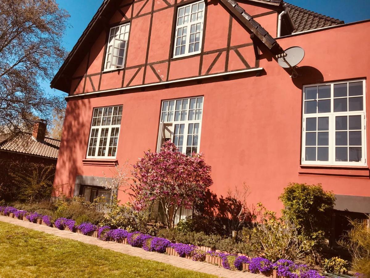 Centralt I Gentofte I 2 Plan, Ved S-Tog Og Busser エクステリア 写真