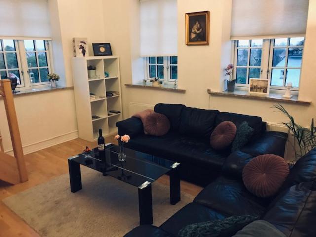 Centralt I Gentofte I 2 Plan, Ved S-Tog Og Busser エクステリア 写真